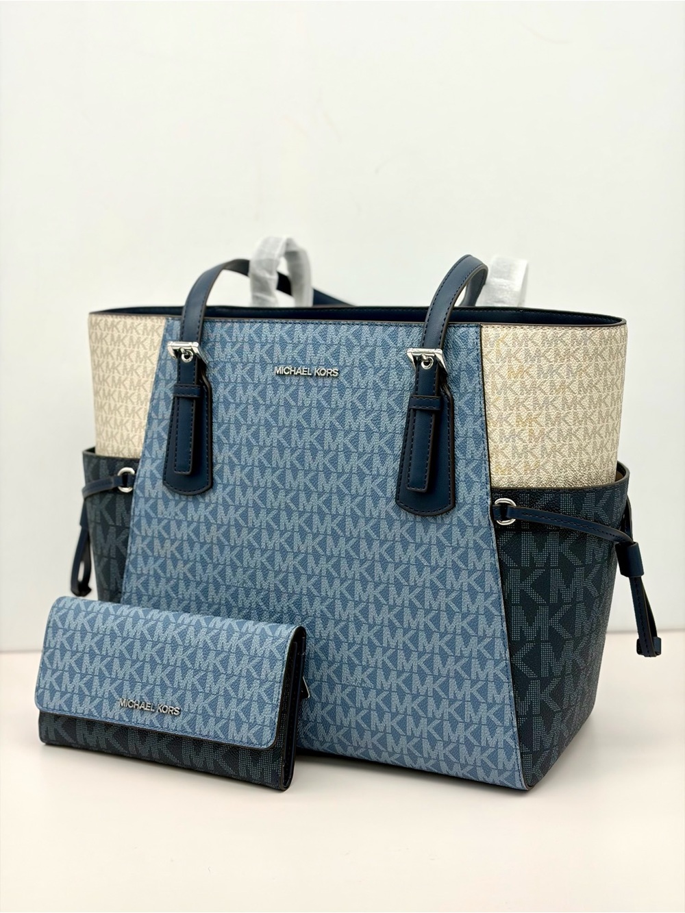 Michael Kors Voyager Color-Block Logo
Tote Shoulder Bag and Matching Wallet